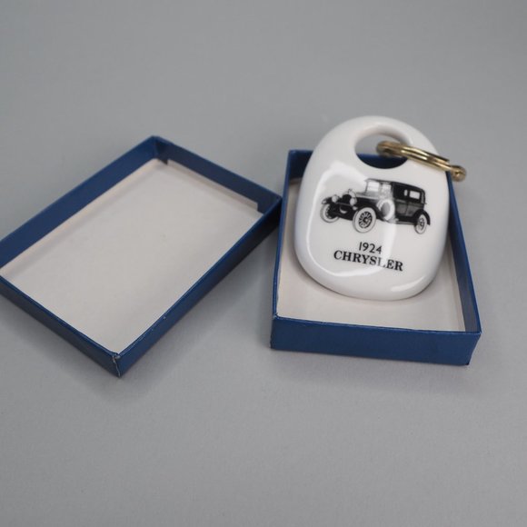 Vintage 1988 ROYAL DOULTON Chrysler Keychain - Picture 4 of 9
